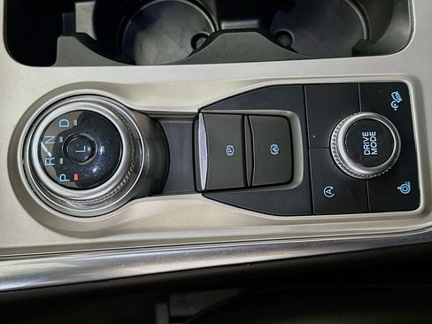 Used 2024 Ford Explorer XLT w/ Equipment Group 202A image 25