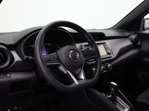 Used 2019 Nissan Kicks S FWD image 12