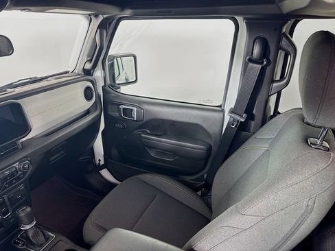 Used 2025 Jeep Wrangler Sport S image 27