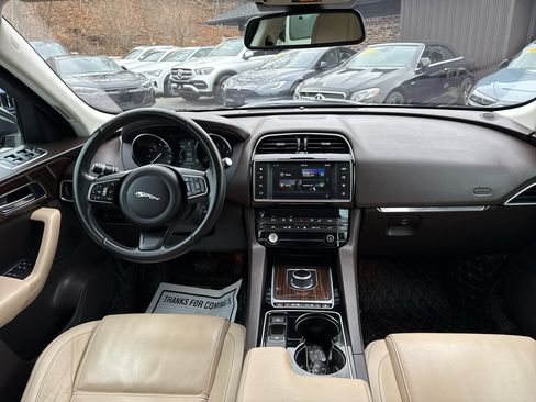 Used 2017 Jaguar F-PACE Prestige image 38