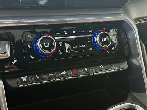 Used 2024 GMC Sierra 2500 Denali Ultimate image 18