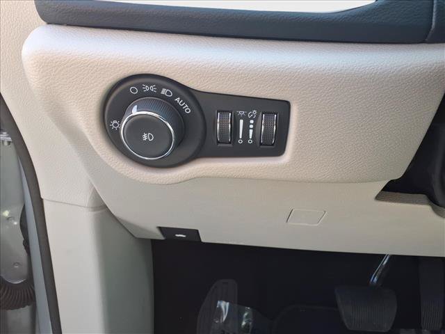 Used 2024 Chrysler Pacifica Touring-L FWD image 21