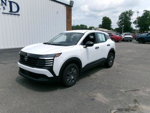 Used 2025 Nissan Kicks S FWD image 2
