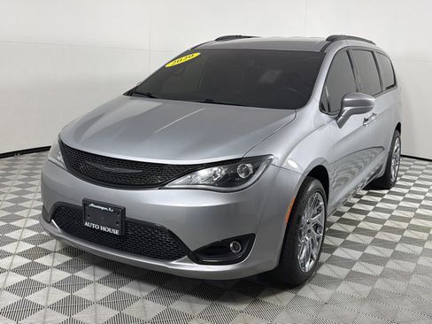 Used 2020 Chrysler Pacifica Touring-L AWD/4WD image 9