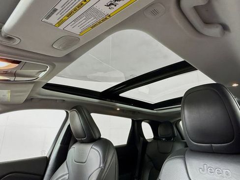 Used 2021 Jeep Cherokee Limited image 22