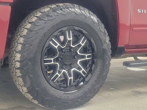 Used 2018 Chevrolet Silverado 1500 LT w/ All Star Edition image 31