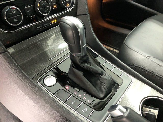 Used 2018 Volkswagen Passat 3.6 SEL Premium FWD image 25