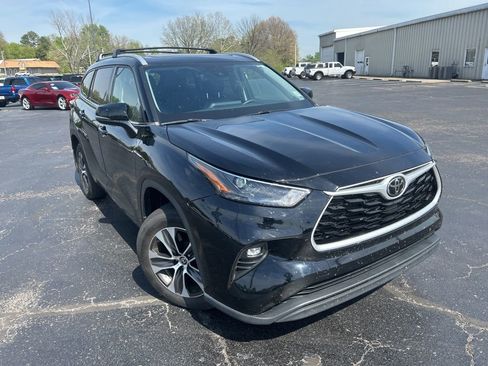 Used 2022 Toyota Highlander XLE image 1