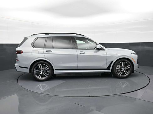 Used 2026 BMW X7 xDrive40i w/ Executive Package image 4