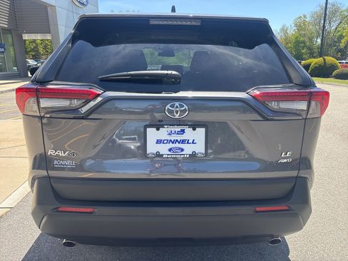 Used 2025 Toyota RAV4 LE AWD/4WD image 4