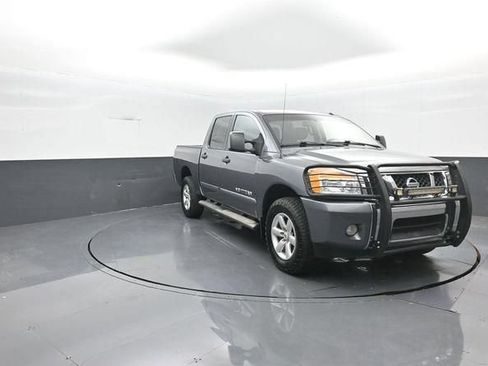 Used 2014 Nissan Titan SV w/ SV Value Truck Package AWD/4WD image 3