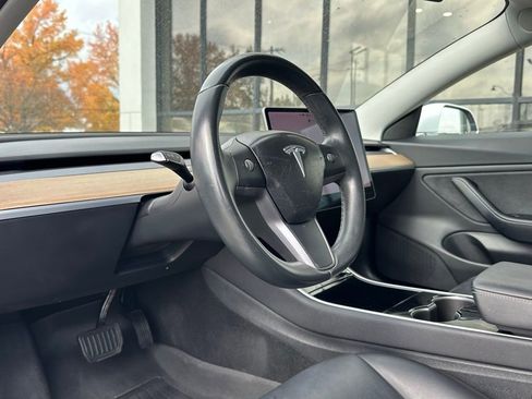 Used 2018 Tesla Model 3 Mid Range image 2