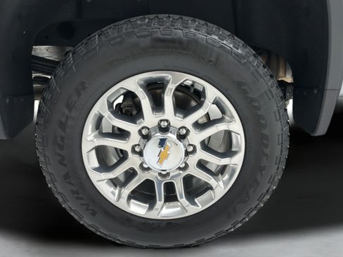 Used 2025 Chevrolet Silverado 2500 LTZ w/ LTZ Plus Package AWD/4WD image 9