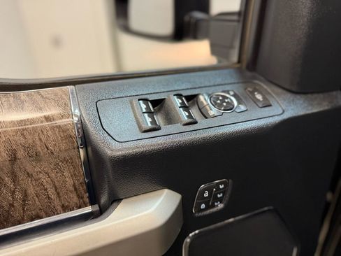 Used 2019 Ford F250 Lariat image 25