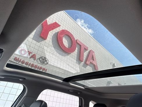 Used 2024 Kia Sorento EX w/ Panoramic Sunroof Package FWD image 19