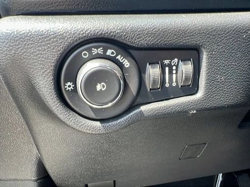 Used 2019 Chrysler Pacifica Touring-L w/ S Appearance Package FWD image 19