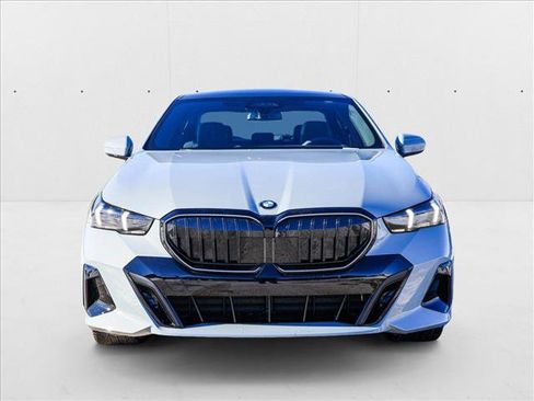 Used 2025 BMW 530i xDrive w/ Executive Package image 2