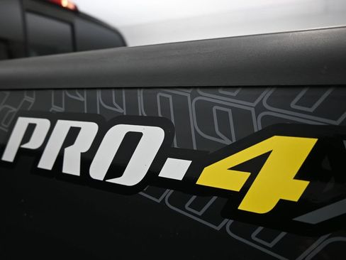 Used 2015 Nissan Frontier PRO-4X image 27