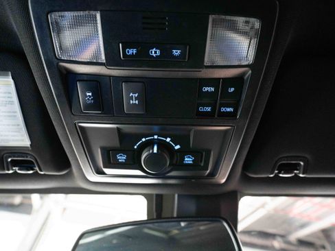 Used 2019 Toyota Tacoma TRD Off-Road image 18