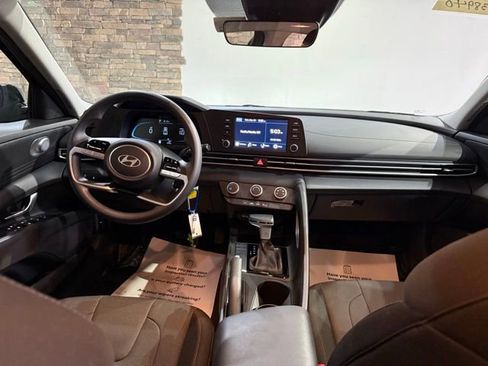 New 2025 Hyundai Elantra SE image 26