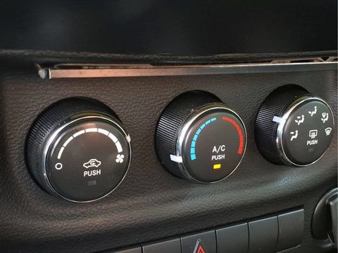 Used 2014 Jeep Wrangler Sport AWD/4WD image 11
