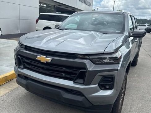 Used 2024 Chevrolet Colorado LT w/ LT Convenience Package III RWD image 5