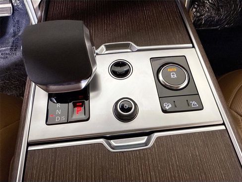 Used 2023 Land Rover Range Rover SE image 20