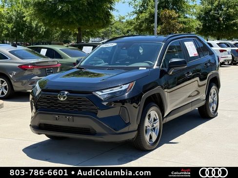 Used 2025 Toyota RAV4 LE AWD/4WD image 8