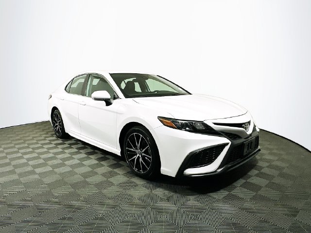 Used 2023 Toyota Camry SE FWD image 1