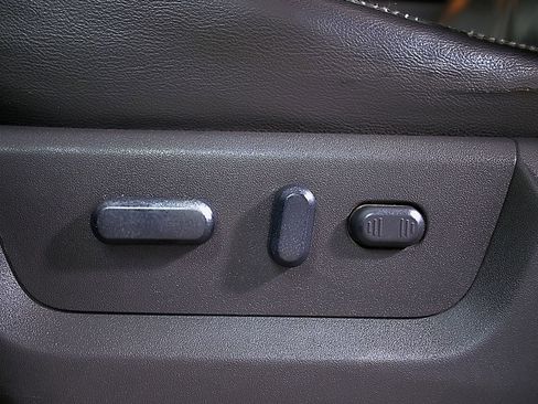 Used 2012 Ford F350 Lariat w/ Chrome Pkg image 21