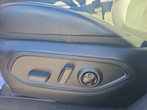 Used 2025 Jeep Grand Cherokee Altitude image 13