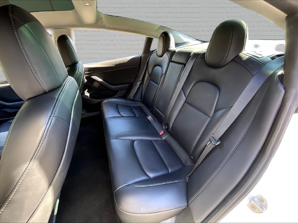Used 2022 Tesla Model 3 Standard Range RWD image 9