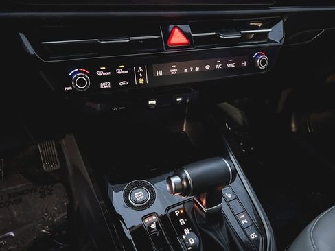 Used 2024 Kia Niro EX image 18