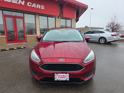 Used 2017 Ford Focus SE w/ Cold Weather Package image 2