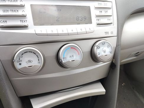 Used 2011 Toyota Camry LE FWD image 13