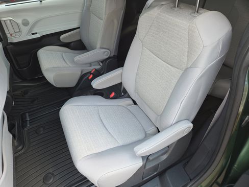 Used 2025 Toyota Sienna LE w/ LE Plus Package AWD/4WD image 19