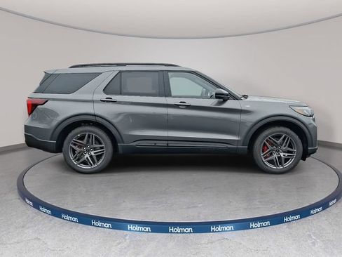 Used 2026 Ford Explorer ST-Line w/ ST-Line Street Pack AWD/4WD image 3