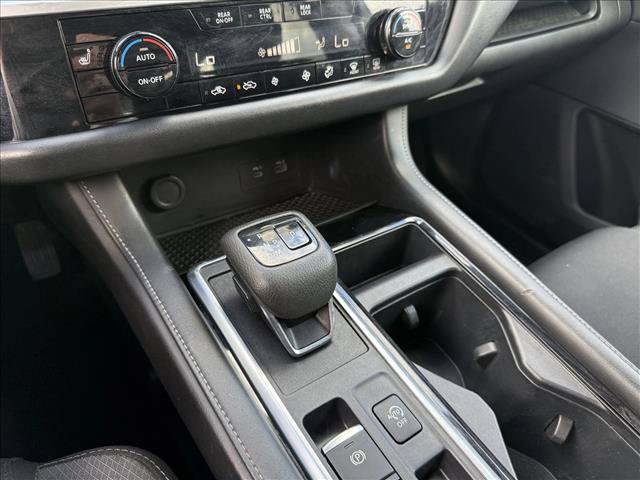Used 2024 Nissan Pathfinder SV FWD image 16