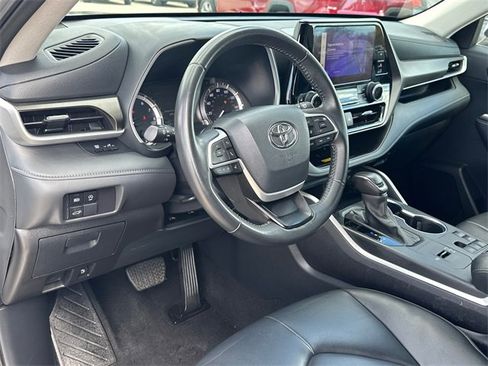 Certified 2024 Toyota Highlander XLE image 21