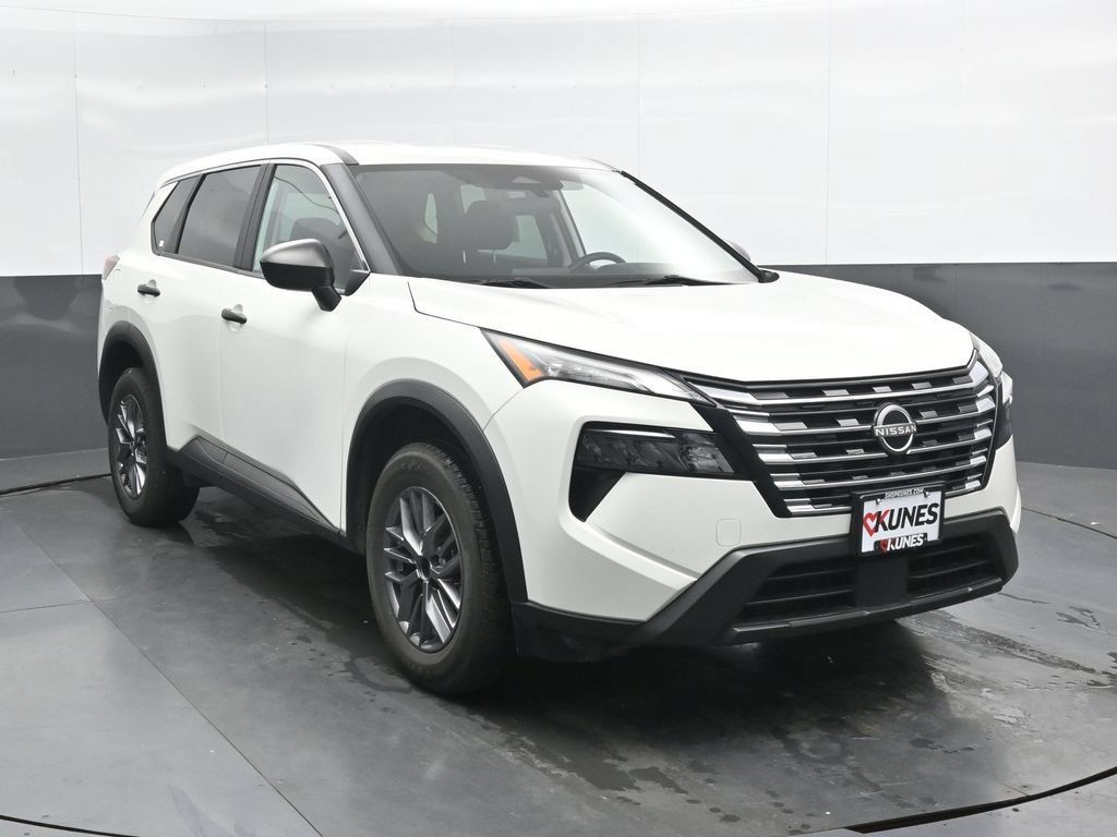 Used 2024 Nissan Rogue S AWD/4WD image 5