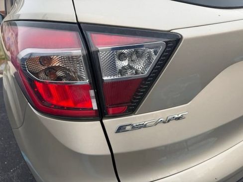 Used 2018 Ford Escape SEL w/ Ford Safe & Smart Package AWD/4WD image 4
