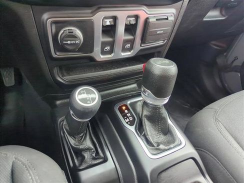 Used 2022 Jeep Wrangler Sport AWD/4WD image 10