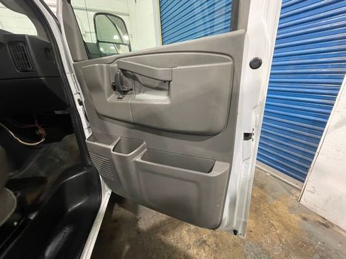 Used 2017 Chevrolet Express 3500 LT w/ LT Preferred Equipment Group image 15