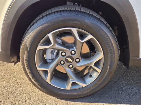 Certified 2025 Chevrolet Trax LT image 9