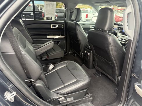 Certified 2022 Ford Explorer XLT w/ Equipment Group 202A image 12