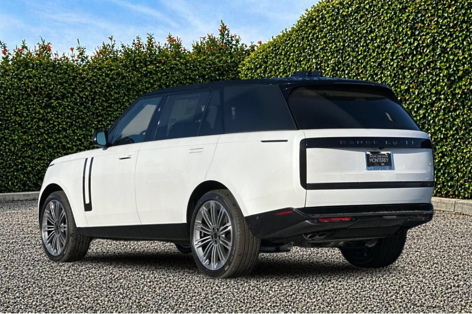 New 2026 Land Rover Range Rover Long Wheelbase SE AWD/4WD image 4