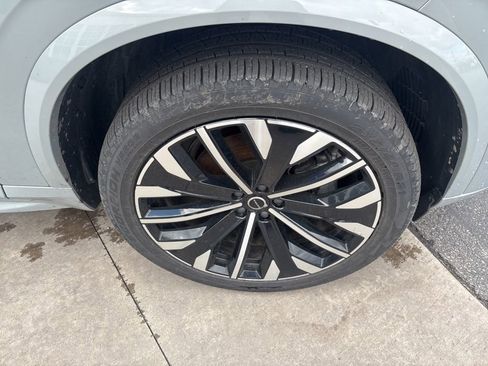 Used 2025 Volvo XC90 B6 Plus image 12