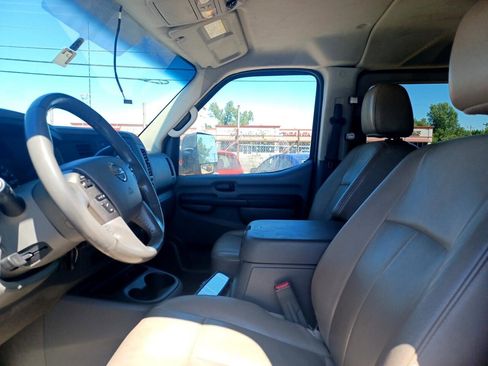 Used 2012 Nissan NV 3500 SL w/ Technology Pkg image 9