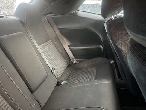 Used 2016 Dodge Challenger SXT RWD image 7