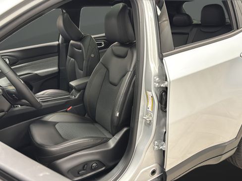 New 2026 Jeep Compass Latitude AWD/4WD image 9